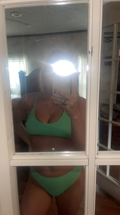 Header of blondiegurl24