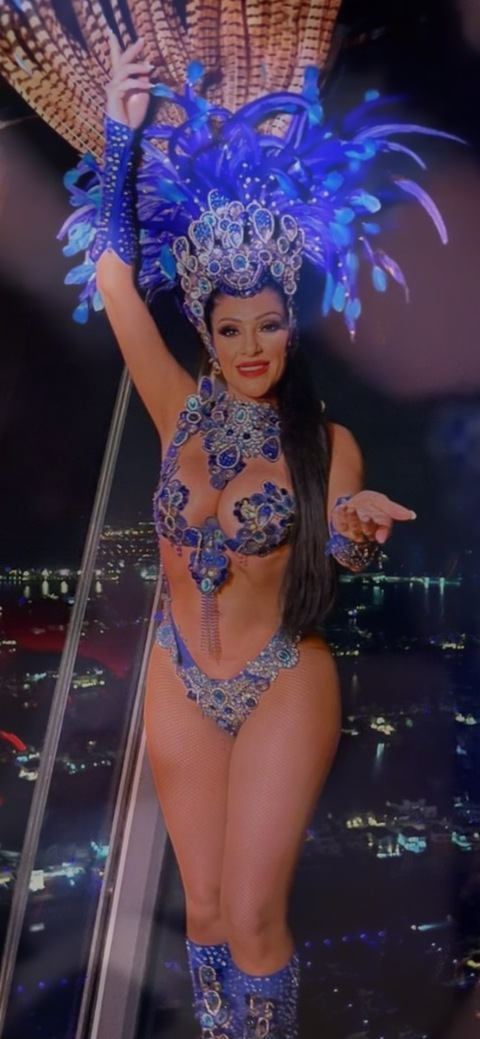 Header of claudiaadukeee