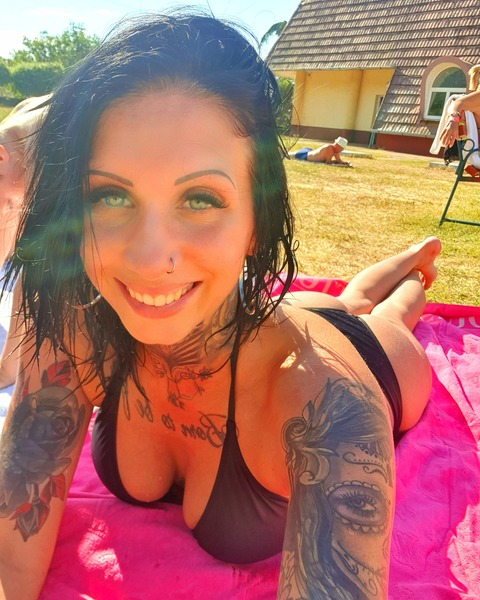 Leaked evelyn_1993 header onlyfans leaked