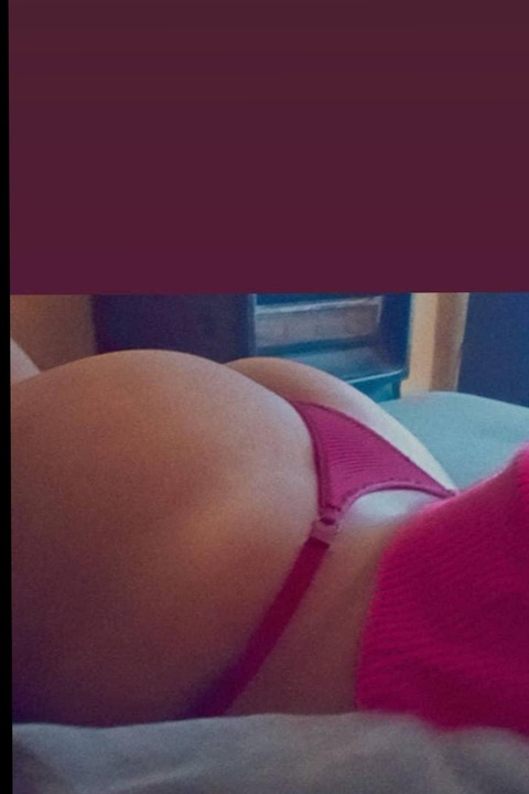 Leaked lareinamomo7 header onlyfans leaked