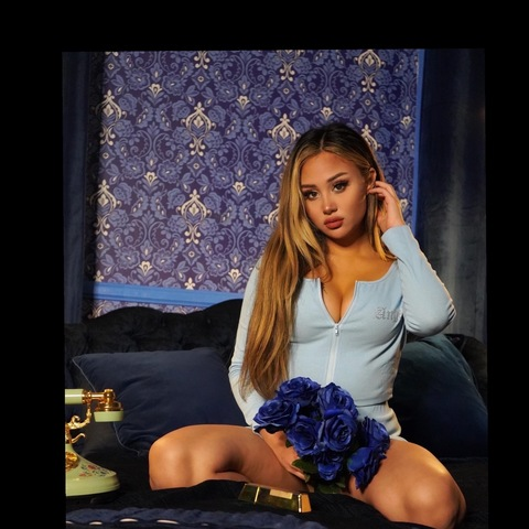 Leaked queenstaralien header onlyfans leaked