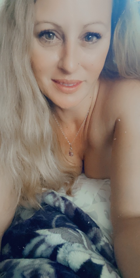 Leaked voyeursara77 header onlyfans leaked